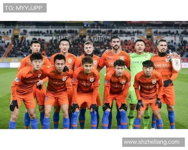 鲁能足球队奋勇争先展现团队精神与拼搏意志的辉煌历程