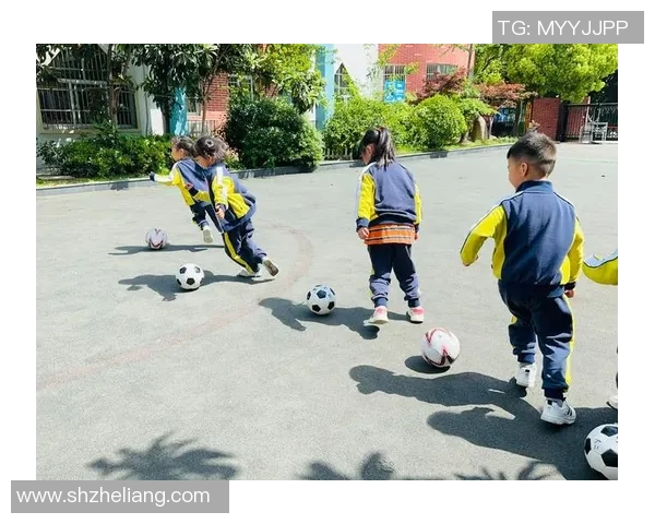 快乐足球：让每一个孩子在球场上找到自信与友谊的乐趣